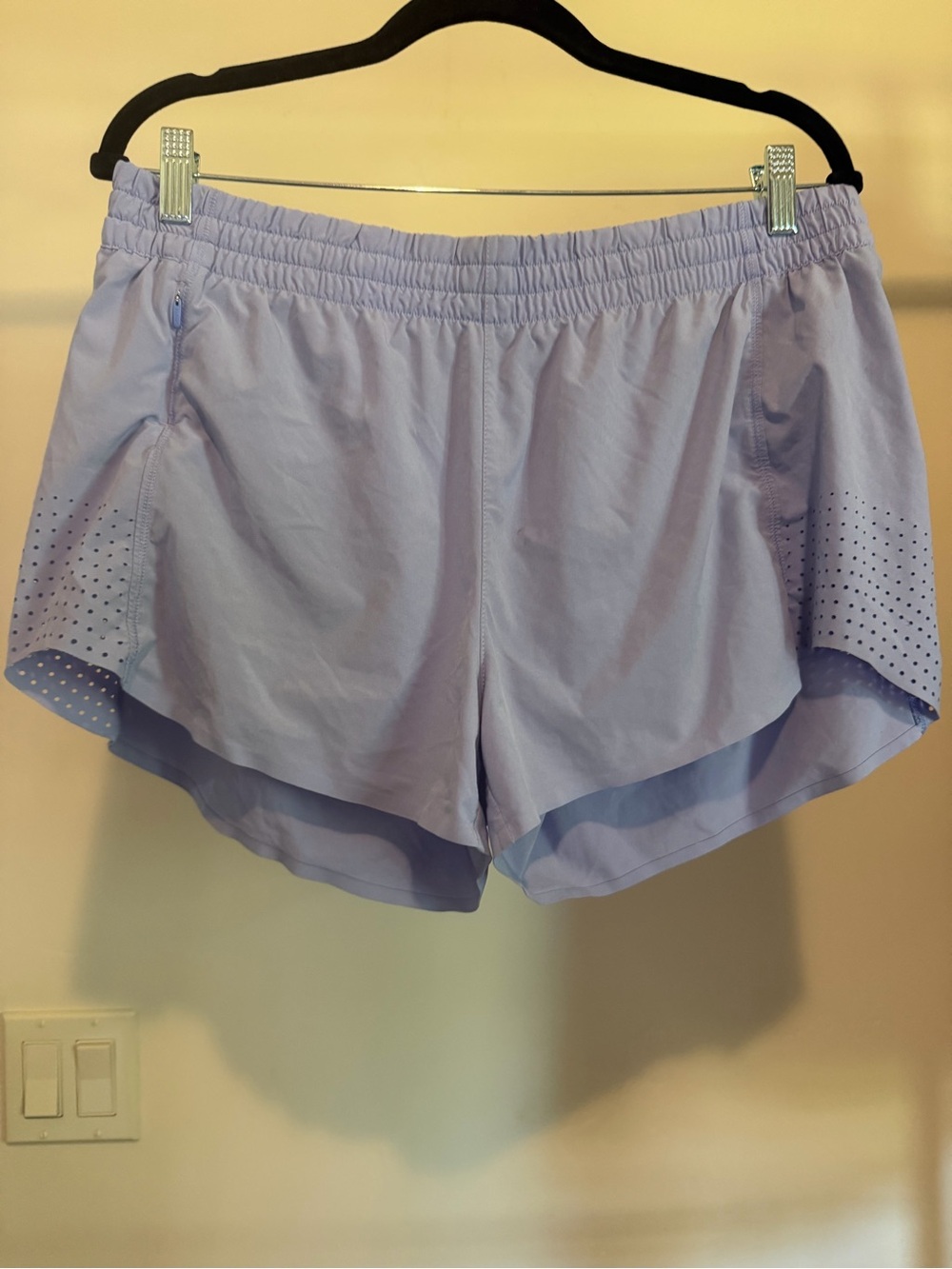 Athleta lilac purple 3 inch hustle shorts #37